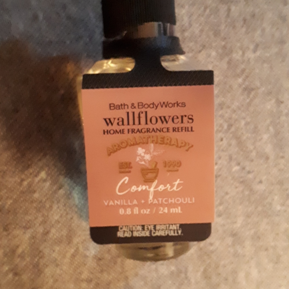 Bath & Body Works Wallflower Refill -- NWT
